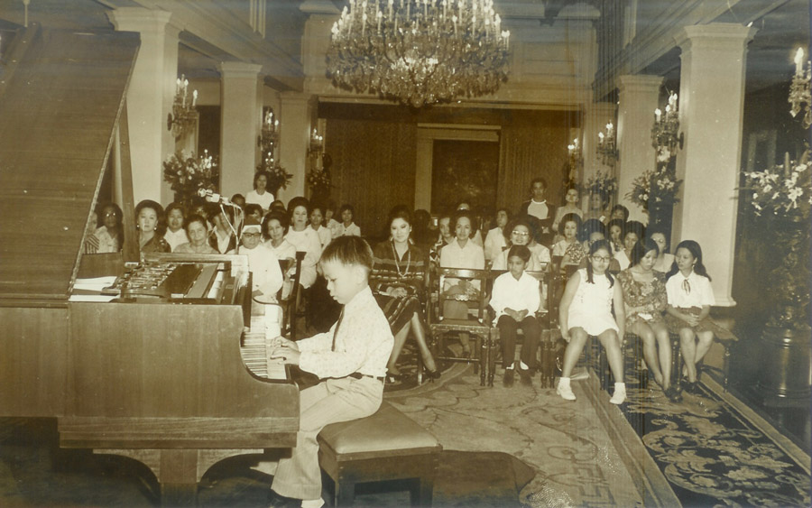 At 5 years old, Jovianney Emmanuel  Cruz in recital at the Philippines’ Malacañang Palace (March 1972)